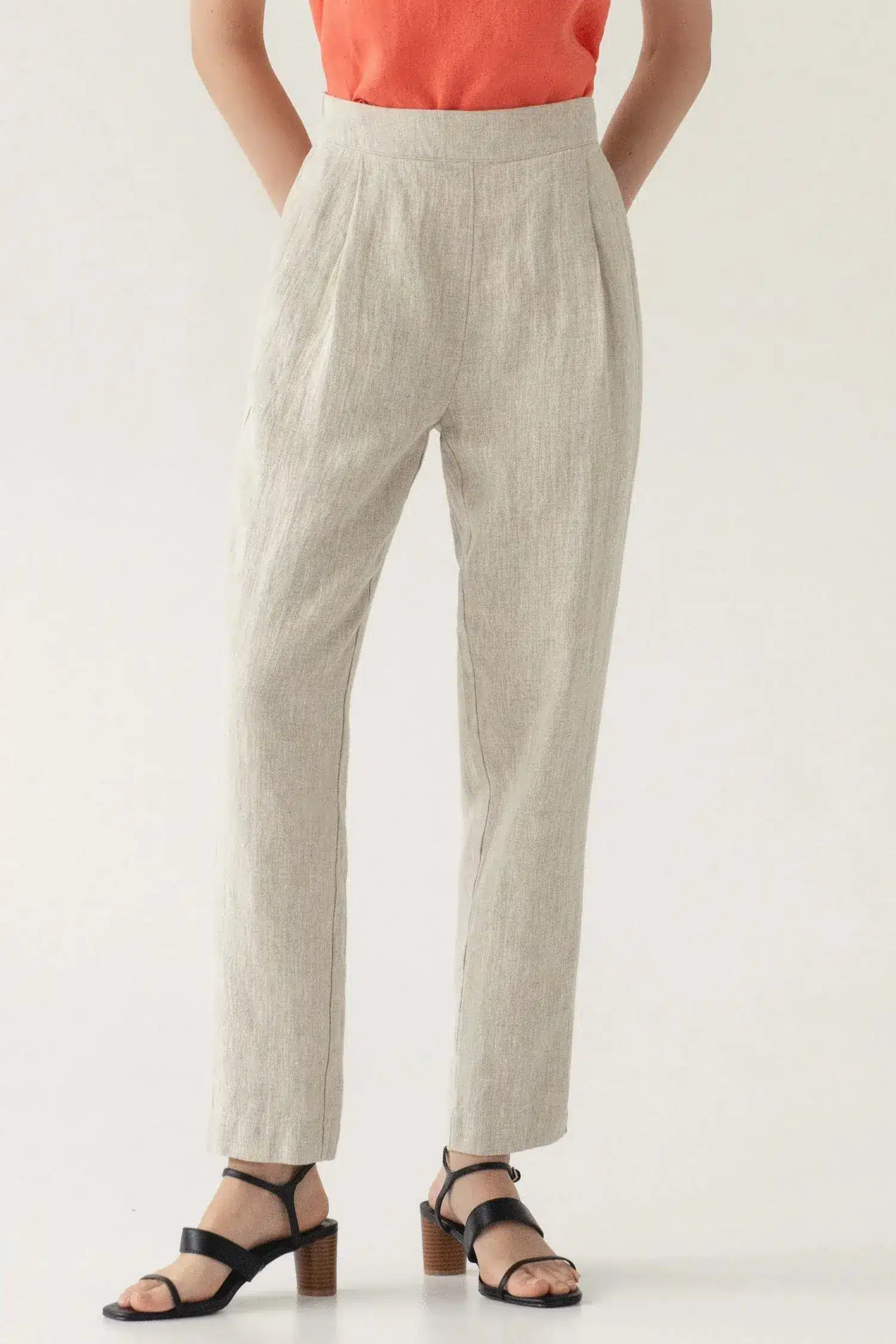 How Do Men’s and Women’s Linen Pants Differ in Fit and Style?