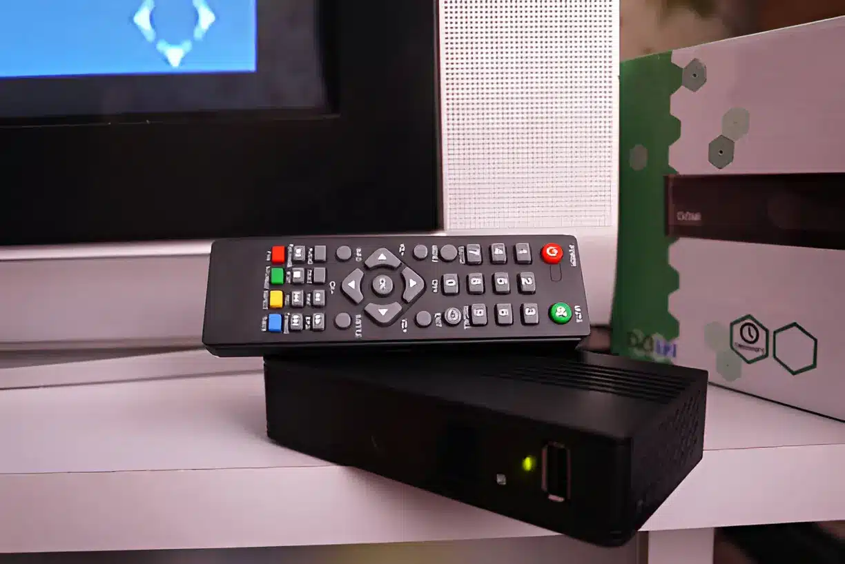 Choosing the Right ZTE Set Top Box: B866V2-H or B866W10A for Your Home Setup