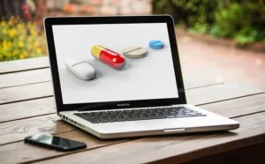 Understanding the Benefits and Risks of Online Pharmacies