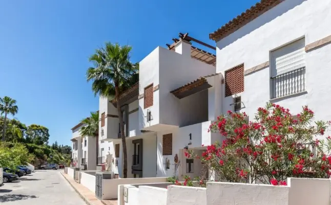 The Hidden Value of Mountain-to-Sea Views in Southern Spain (and why buyers pay for the horizon)