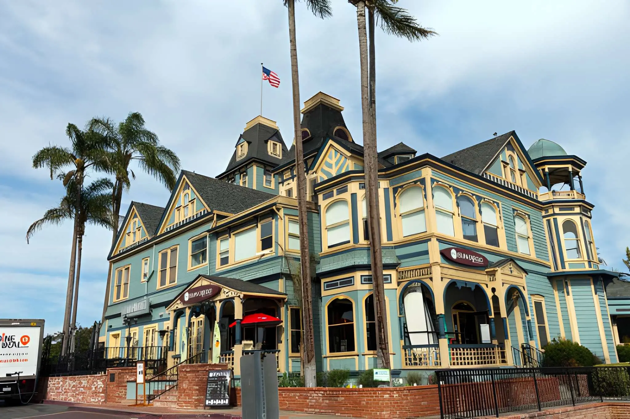 Are there pet-friendly boutique hotels in San Diego