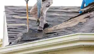How to Choose the Right Contractor for Commercial Storm Damage Roof Repair